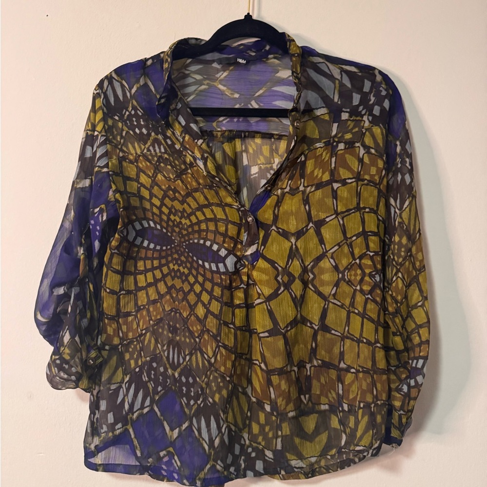 H&M Gold Graphic 3/4 Sleeve Blouse